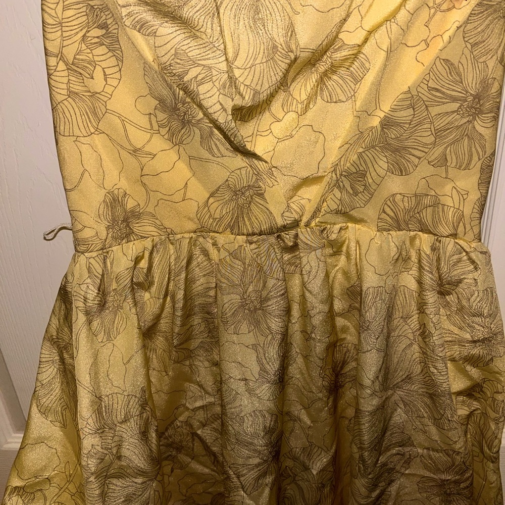 yellow dress